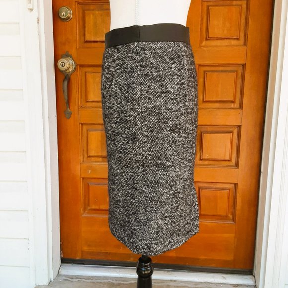 Bowden Wool Blend Skirt 6P with Black Waist Band. Back Slit. Fully Lined - Picture 7 of 11
